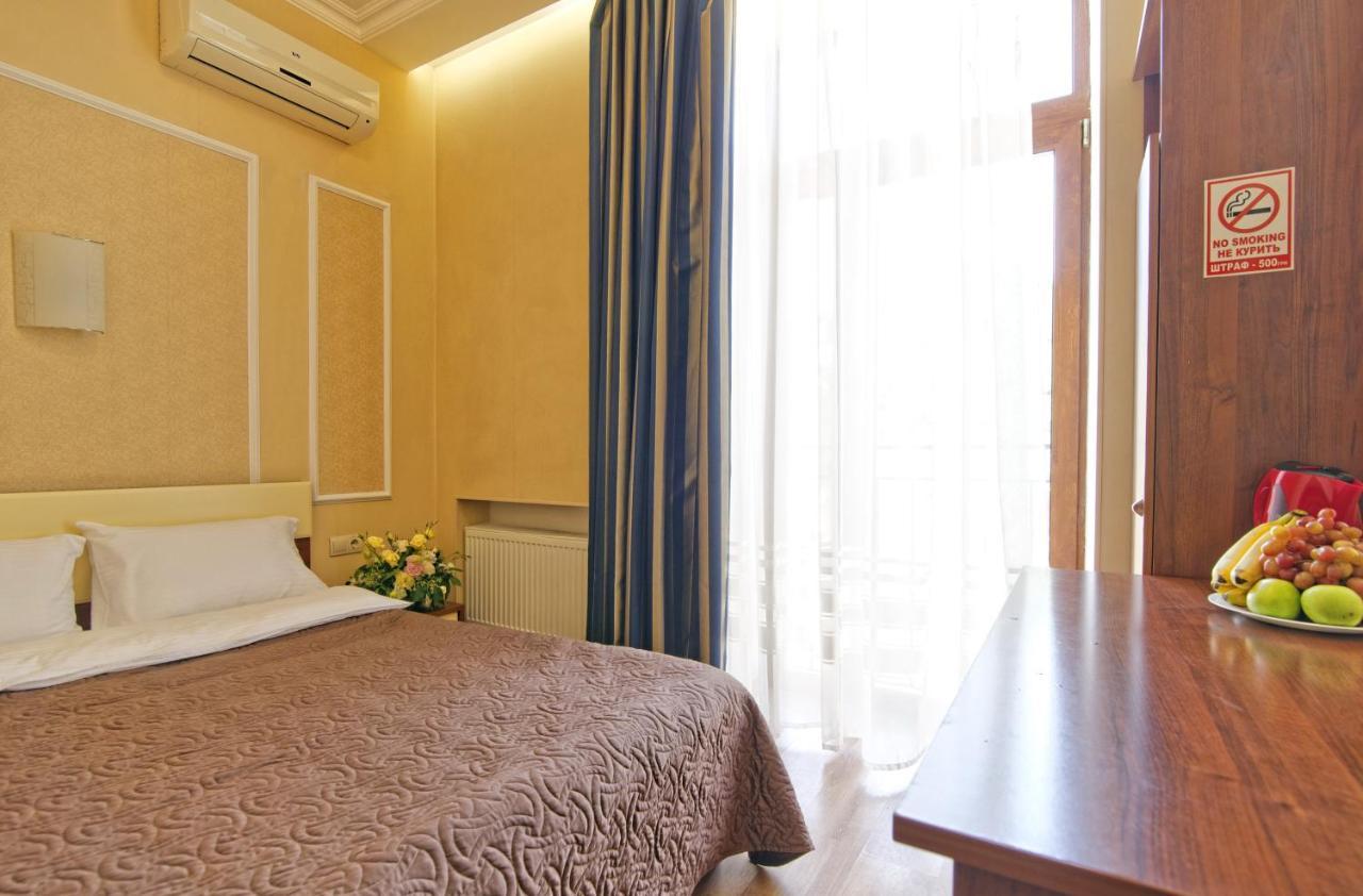 Atrium Hotel Odessa Buitenkant foto