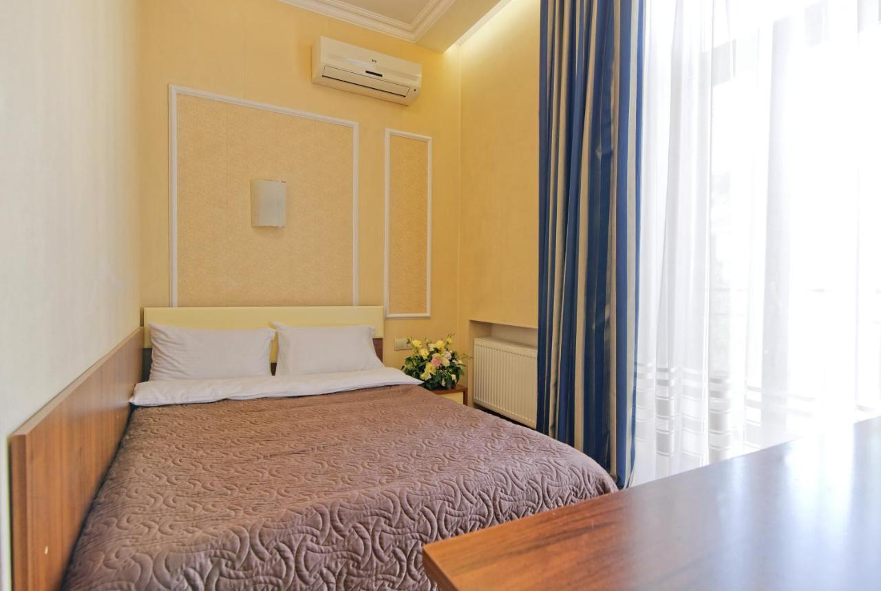 Atrium Hotel Odessa Buitenkant foto