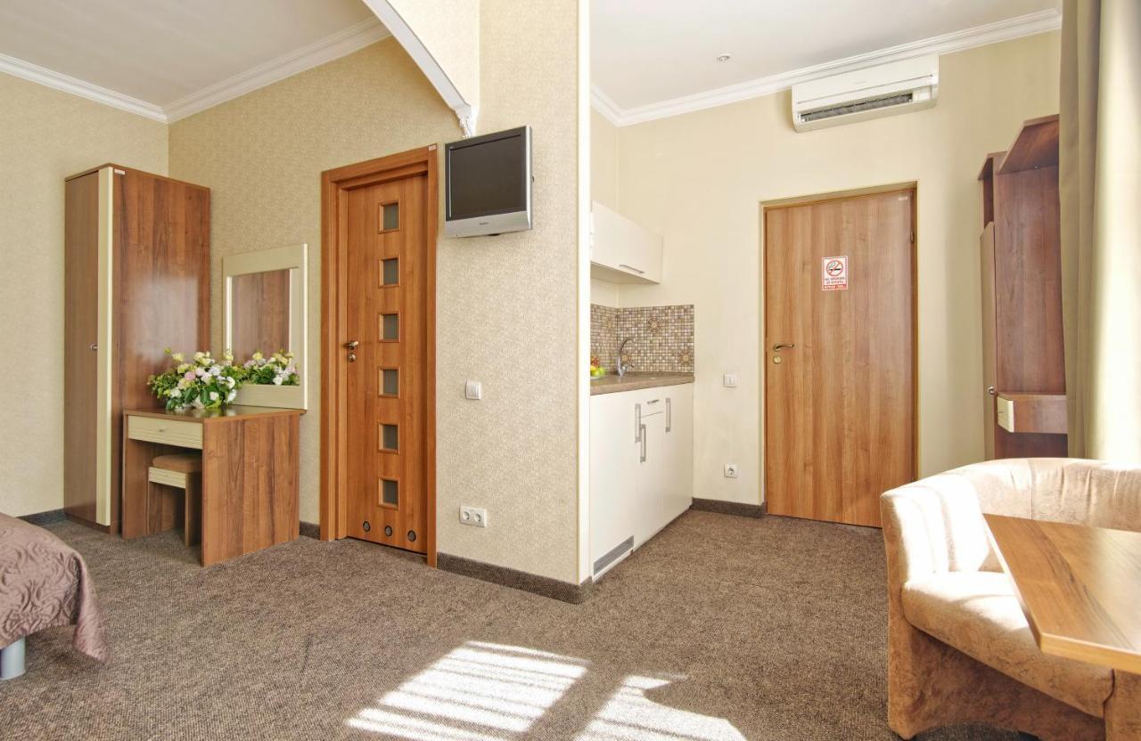 Atrium Hotel Odessa Buitenkant foto