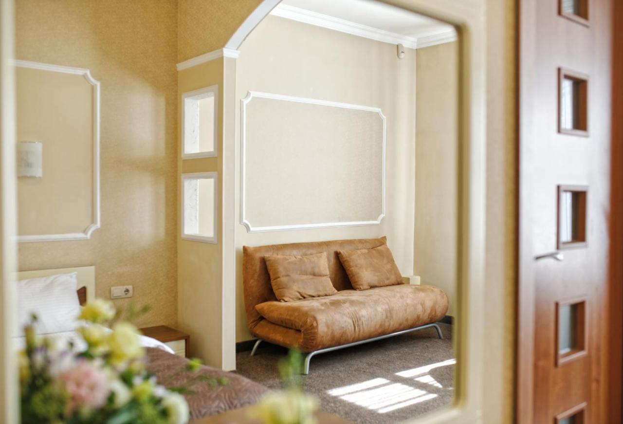 Atrium Hotel Odessa Buitenkant foto